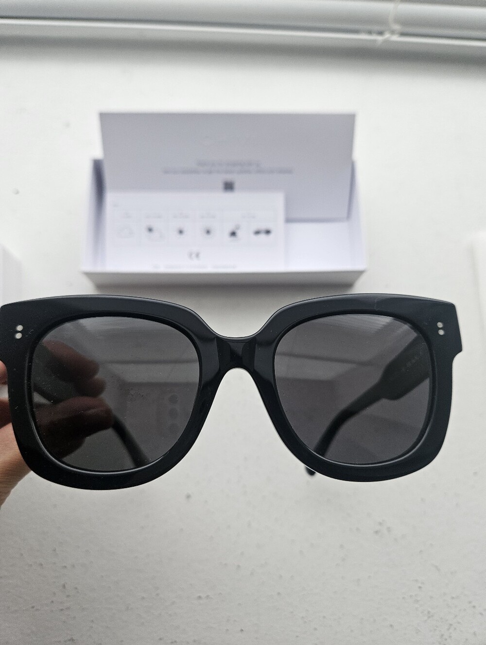 πΆοΈ CHIMI 08 Black Sunglasses | Designed in Stockholm | Full Set w/ Case & Box - Picture 4 of 7
